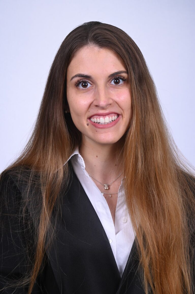 22 06117X copia 2 min 768x1154